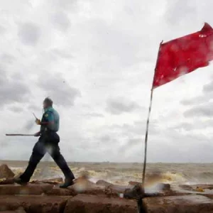 ৪ বন্দরে ৩ নম্বর সতর্কসংকেত