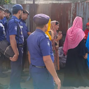 কাজে ফিরেছেন পোশাকশ্রমিকরা, নিরাপত্তায় পুলিশ-সেনাবাহিনী-বিজিবি