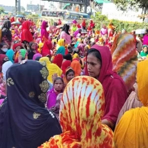 ঢাকা-ময়মনসিংহ মহাসড়কে শ্রমিকদের বিক্ষোভ, দীর্ঘ যানজট