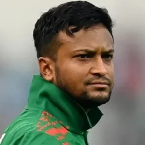 শেয়ারবাজার কারসাজির অভিযোগে সাকিবের বিরুদ্ধে দুদকের মামলা