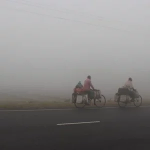 বাড়‌ছে শী‌তের তীব্রতা, বিপাকে নীলফামারীর খেটে খাওয়া মানুষ