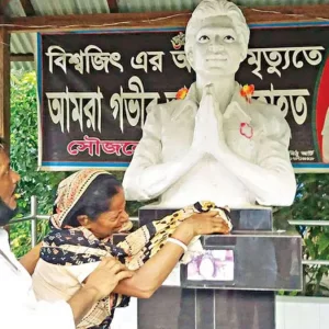 বিশ্বজিৎ দাস হত্যা: মৃত্যুর আগে বিচার দেখে যেতে চান বাবা-মা