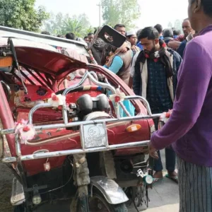 ট্রাকের ধাক্কায় প্রাণ গেল অটোরিকশা যাত্রী মা-মেয়ের