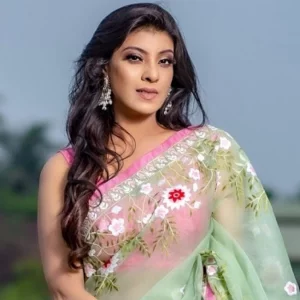 দ্বৈত চরিত্রে অভিনয়ে ফিরছেন মৌ