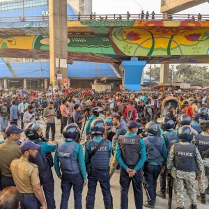 তিতুমির শিক্ষার্থীদের ঘিরে রেখেছে আইনশৃঙ্খলা বাহিনী