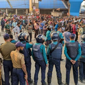 তিতুমীর শিক্ষার্থীদের অবরোধ: ঢাকার সঙ্গে ৫ জেলার রেল যোগাযোগ ব্যহত 