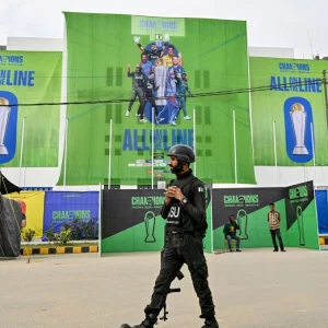 পাকিস্তানের সুরক্ষায় 12,000 পুলিশ সদস্য রয়েছে, উন্নত স্নাইপার্স
