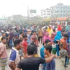 ঈদ বোনাসের দাবিতে গাজীপুরে শ্রমিকদের মহাসড়ক অবরোধ