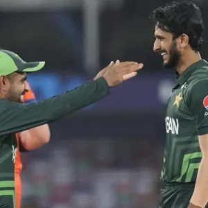 বাবর সম্পর্কে মন্তব্য করার জন্য হাসান আলীর দুঃখ