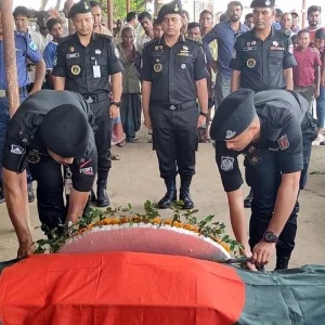 এএসপি পলাশ সাহার গ্রামের বাড়িতে চলছে শোকের মাতম, অন্ত্যেষ্টিক্রিয়া সম্পন্ন