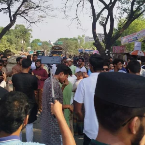 ইসলামী বিশ্ববিদ্যালয়ে শিক্ষার্থীদের মহাসড়ক অবরোধ