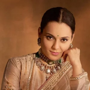 পাকিস্তানকে ‘তেলাপোকা’ আখ্যা দিয়ে মানচিত্র থেকে মুছে ফেলার দাবি কঙ্গনার!