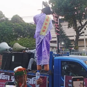 শাহবাগে হাসিনার প্রতীকী ফাঁসি 