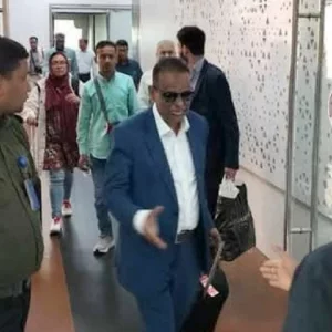 ১৫ বছর পর দেশে ফিরলেন হানিফ এন্টারপ্রাইজের মালিক মো. হানিফ 