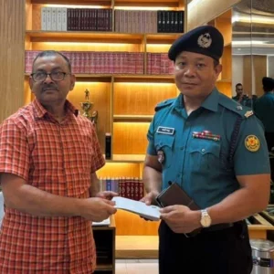 ‘মব’ নিয়ন্ত্রণ করে পুরস্কার পেলেন ধানমন্ডির সেই ওসি