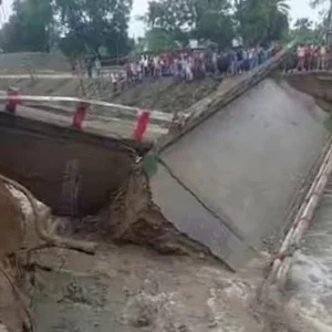 ভেঙে গেছে কালভার্ট, মুক্তাগাছা সদরের সঙ্গে যোগাযোগ বিচ্ছিন্ন ১৫ গ্রামের মানুষের