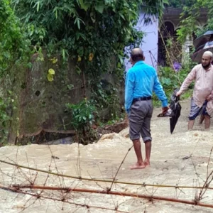 ভারত থেকে নেমে আসা ঢলে ভেঙেছে কুশিয়ারা নদীর বাঁধ, বন্যার শঙ্কা
