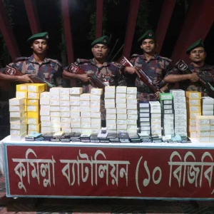 অবৈধভাবে আনা সাড়ে ৮৬ লাখ টাকার ভারতীয় মোবাইল জব্দ
