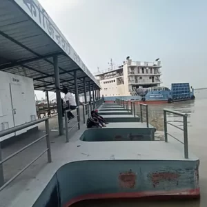 অতিরিক্ত ভাড়ার দাবি পূরণ না হওয়ায় স্পিডবোট বন্ধ করে দিল মালিকেরা