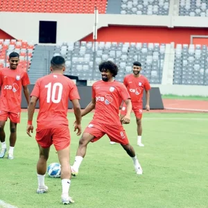 মাঠে পা রাখার জন্য গেটটি বন্ধ রয়েছে