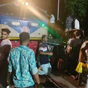 কালুরঘাট সেতুতে কয়েকটি গাড়িতে ট্রেনের ধাক্কা: নিহত বেড়ে ৩