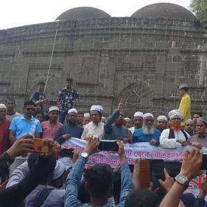 পাঁচ টাকায় কুসুম্বা মসজিদের ছবি পুনঃস্থাপনের দাবিতে মানববন্ধন