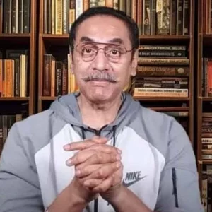 বাংলাদেশের মানুষের ধর্মীয় মূল্যবোধের বিরুদ্ধে দাঁড়াবেন না, ড. ইউনূসকে পিনাকী