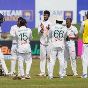 বাংলাদেশ দীর্ঘদিনের ম্যাথিউজকে অনার গার্ড দিয়েছিল