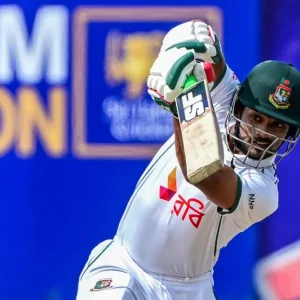 আর একটি শতাব্দী হ’ল একটি শান্ত এবং বড় পিনজাদিশ সুগন্ধি প্রাপ্তি