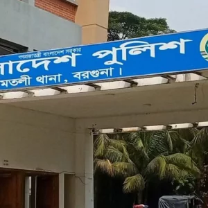 বরগুনায় বাস–অটোরিকশার মুখোমুখি সংঘর্ষ, বাবা–মেয়েসহ নিহত ৩