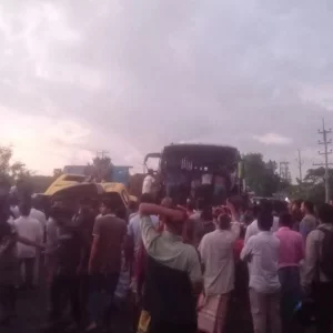 ত্রিশালে বাস-ট্রাক সংঘর্ষে নিহত ১