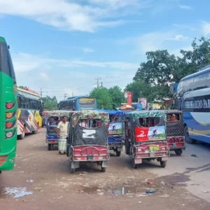 ধর্মঘট প্রত্যাহার: ৪৪ ঘণ্টা পর ঢাকা-পাবনা রুটে বাস চলাচল শুরু