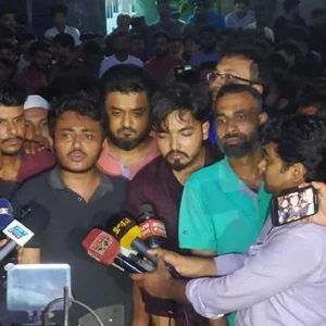 ‘অবরুদ্ধ নয়, প্রেস সচিবকে দাবি জানাতে গিয়েছি’