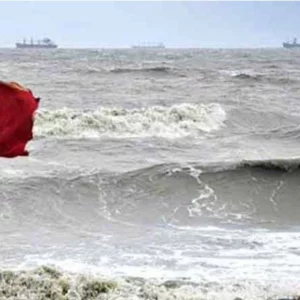সাগরে লঘুচাপ, বন্দরে ৩ নম্বর সংকেত