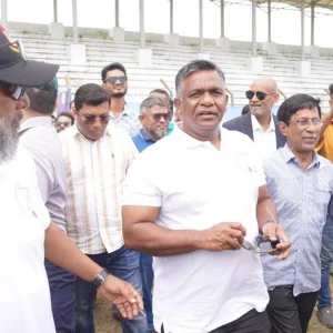 “একটু লজ্জা” বলল