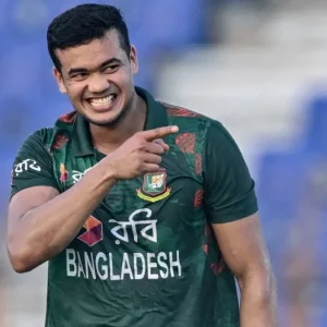 “আমি কফি খাচ্ছিলাম, আমি চিৎকার করছিলাম – হঠাৎ আমি পাঁচটি শেয়ার দেখেছি।”
