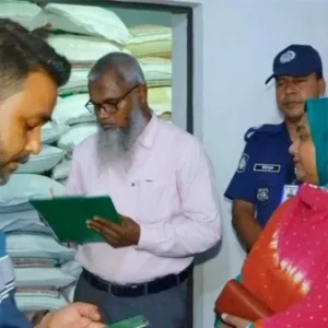 শ্বশুরবাড়িতে জামাইয়ের অবৈধভাবে ৫০০ বস্তা চাল মজুত, অবশেষে ধরা