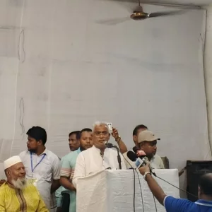 ‘পালানোর আগে স্বজনদের খুদে বার্তা পাঠিয়েছিলেন হাসিনা’
