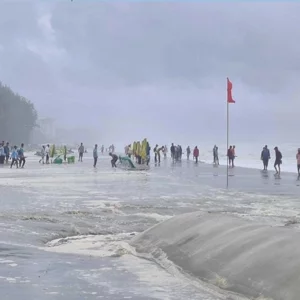সাগরে লঘুচাপ, কক্সবাজারে পর্যটকদের হোটেল বুকিং বাতিল