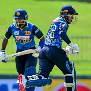 শ্রীলঙ্কা তিনটি পাঠ্য হারানোর পরে কুশলের র‌্যাকেটের সাথে লড়াই করছে