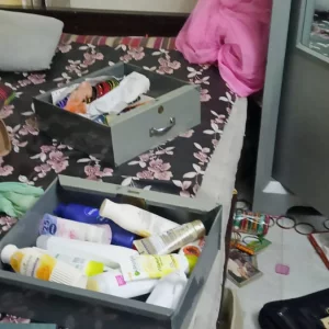 আড়াইহাজারে পুলিশ পরিচয়ে মুখোশধারীদের ডাকাতি