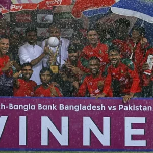 বাংলাদেশ ৫ রান থেকে বাংলাদেশকে হেরে গিয়ে পাকিস্তান সিরিজে হোয়াইটকে এড়িয়ে গেছেন