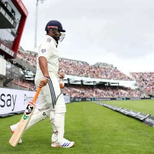 ভাঙা পায়ে সাহসী রাস্তা, রেকর্ডটিও এর পিছনে রয়েছে