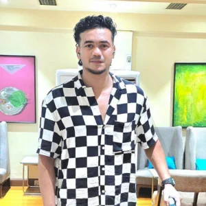 টাস্কিন বনাম টাস্কিন “বন্ধু” ফোন করে