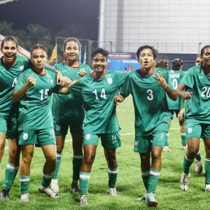 স্বাস্থ্যকর হিরোদের সাথে এশিয়ান পরীক্ষায় যেতে হবে বাটার