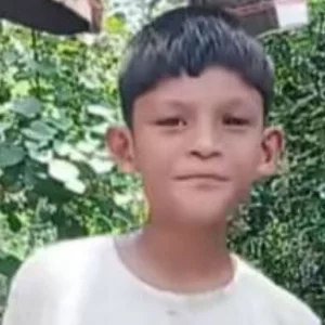 চট্টগ্রামে বিদ্যুতের ছেঁড়া তারে এক ঘণ্টা আটকে মারা গেল কিশোর
