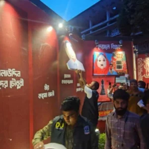 ঢাবিতে শিবিরের জুলাই প্রদর্শনীতে দণ্ডপ্রাপ্ত যুদ্ধাপরাধীদের ছবি, শিক্ষার্থীদের আপত্তিতে সরালো প্রশাসন