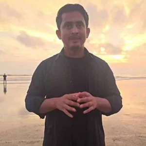 কক্সবাজার সৈকতে দাঁড়িয়ে ফেসবুক লাইভে জলবায়ু-সমুদ্র সুরক্ষার বার্তা সারজিসের
