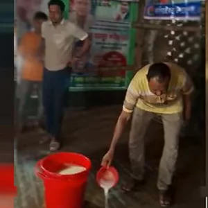 আওয়ামী লীগ নিয়ে প্রবেশের অভিযোগ, দুধ দিয়ে বিএনপি অফিস ধুয়ে দিল ছাত্রদল