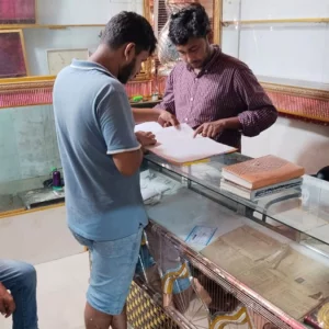 উত্তরায় এক রাতেই ৩টি স্বর্ণের দোকানে চুরি, নিরাপত্তাকর্মী নিখোঁজ